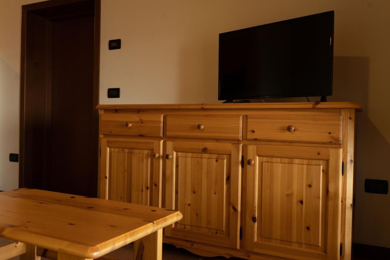 La Fiocchina - Magic Place - Apartments & Studios In Garda Lake - Countryside Farmhouse, Inside The Middle Of The Lake 살로 외부 사진