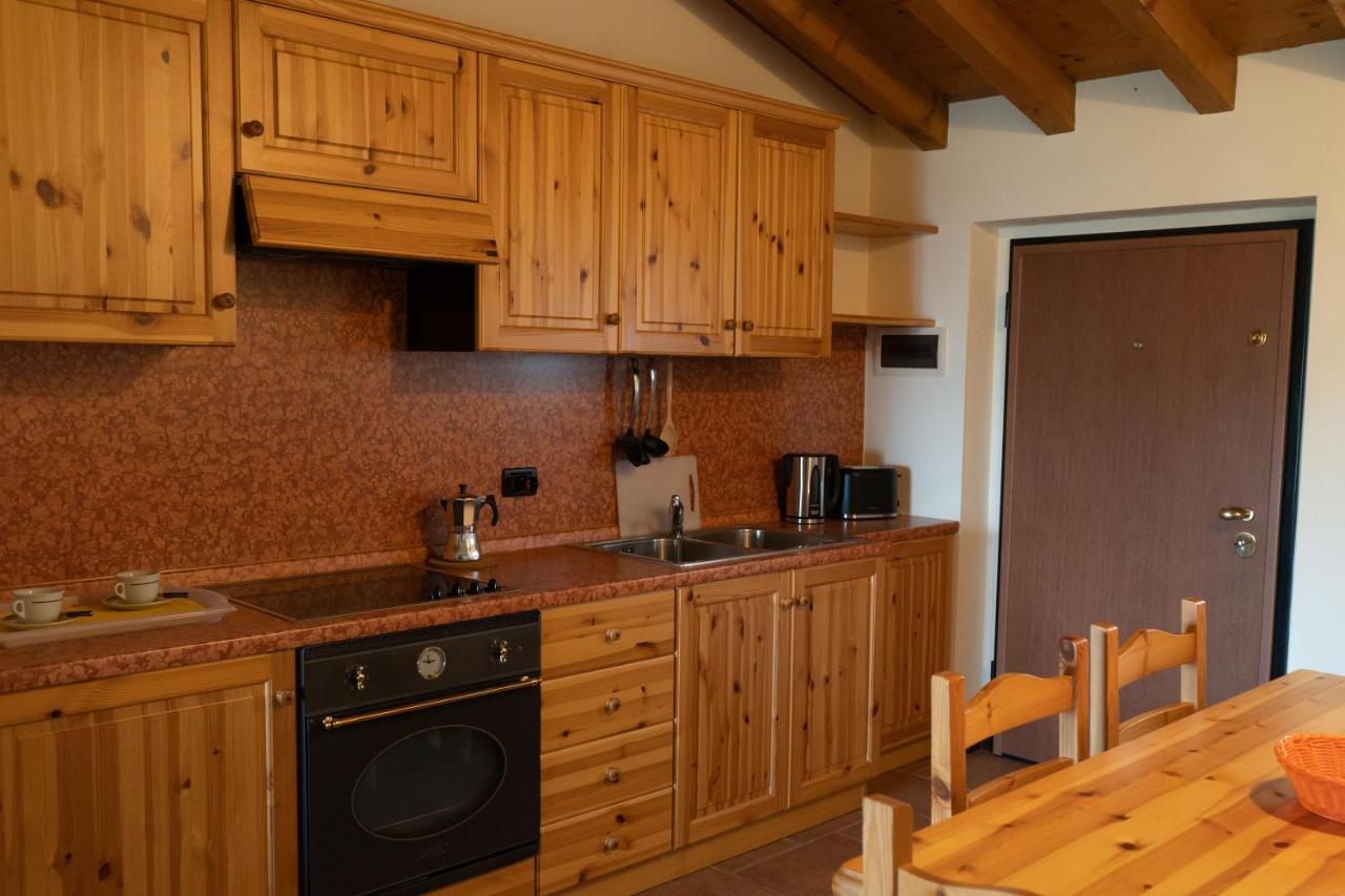 La Fiocchina - Magic Place - Apartments & Studios In Garda Lake - Countryside Farmhouse, Inside The Middle Of The Lake 살로 외부 사진
