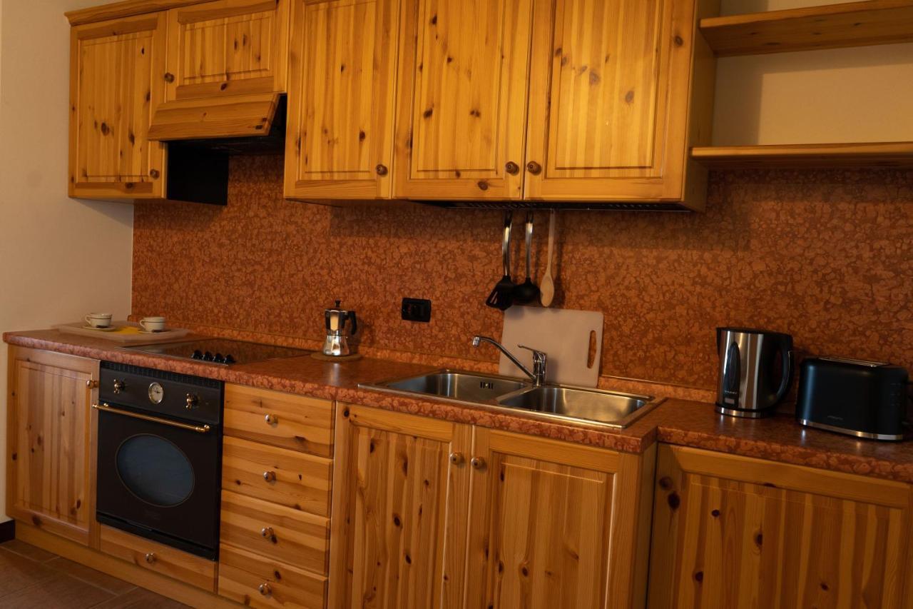 La Fiocchina - Magic Place - Apartments & Studios In Garda Lake - Countryside Farmhouse, Inside The Middle Of The Lake 살로 외부 사진