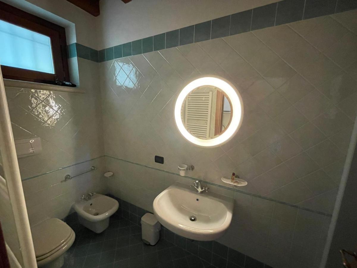 La Fiocchina - Magic Place - Apartments & Studios In Garda Lake - Countryside Farmhouse, Inside The Middle Of The Lake 살로 외부 사진