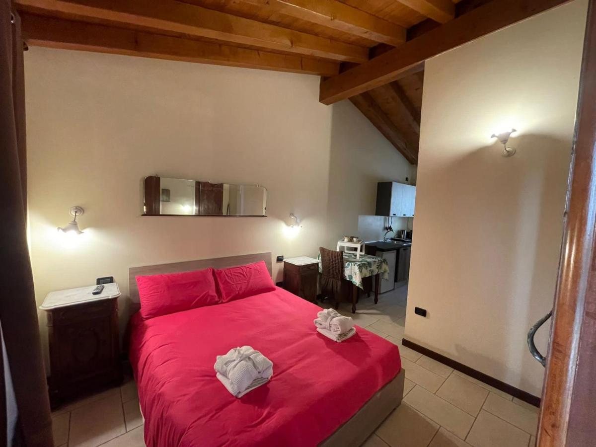 La Fiocchina - Magic Place - Apartments & Studios In Garda Lake - Countryside Farmhouse, Inside The Middle Of The Lake 살로 외부 사진