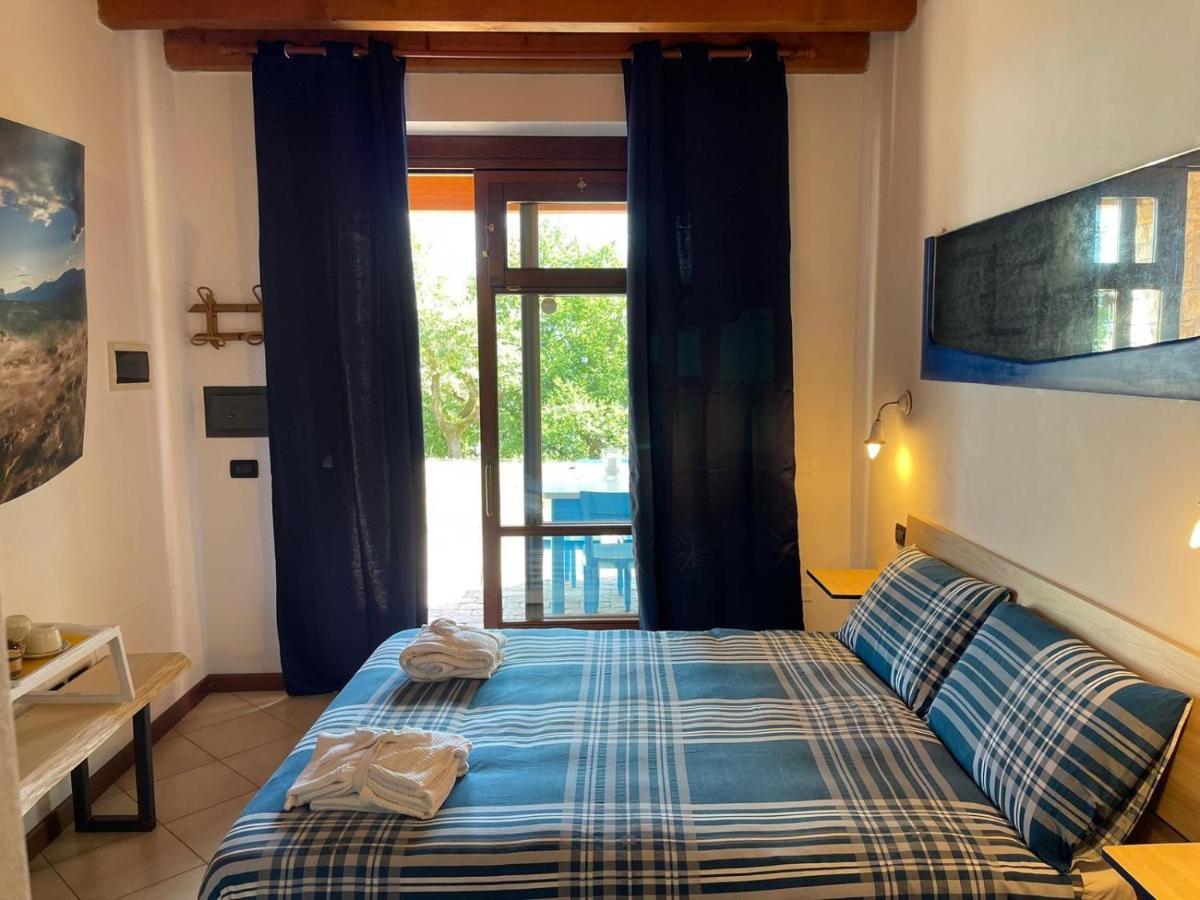 La Fiocchina - Magic Place - Apartments & Studios In Garda Lake - Countryside Farmhouse, Inside The Middle Of The Lake 살로 외부 사진