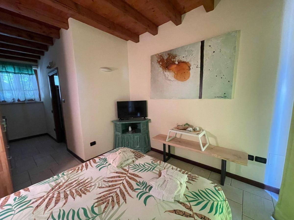 La Fiocchina - Magic Place - Apartments & Studios In Garda Lake - Countryside Farmhouse, Inside The Middle Of The Lake 살로 외부 사진
