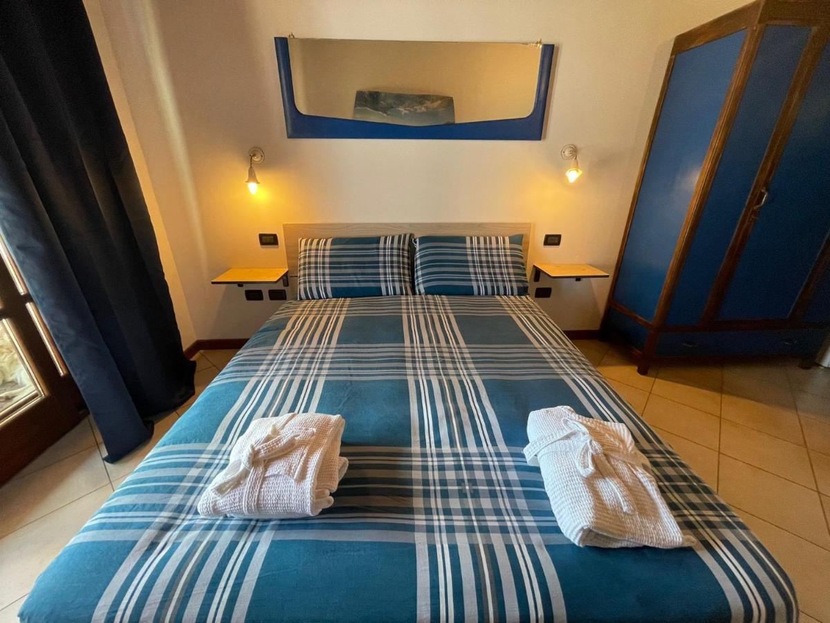 La Fiocchina - Magic Place - Apartments & Studios In Garda Lake - Countryside Farmhouse, Inside The Middle Of The Lake 살로 외부 사진