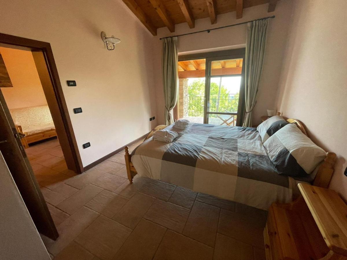 La Fiocchina - Magic Place - Apartments & Studios In Garda Lake - Countryside Farmhouse, Inside The Middle Of The Lake 살로 외부 사진