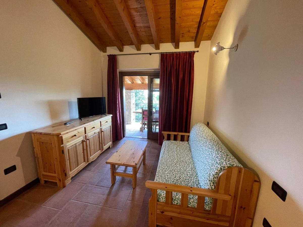 La Fiocchina - Magic Place - Apartments & Studios In Garda Lake - Countryside Farmhouse, Inside The Middle Of The Lake 살로 외부 사진