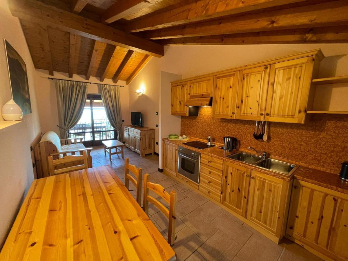 La Fiocchina - Magic Place - Apartments & Studios In Garda Lake - Countryside Farmhouse, Inside The Middle Of The Lake 살로 외부 사진